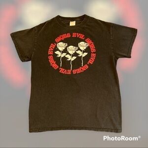 Gildan black T shirt with evil skies and roses on the front size S